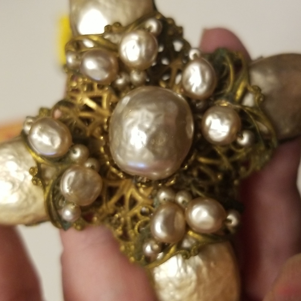 Large Vtg Miriam Haskell Pearl Brooch - image 7